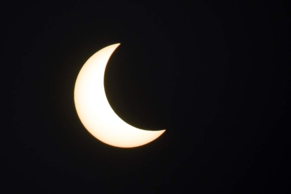 Las hermosas fotografías captadas durante el eclipse 'anillo de fuego'