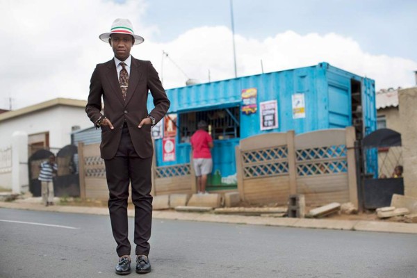 'Los Dandis' de El Congo: Viven en la pobreza con trajes lujosos de alta costura