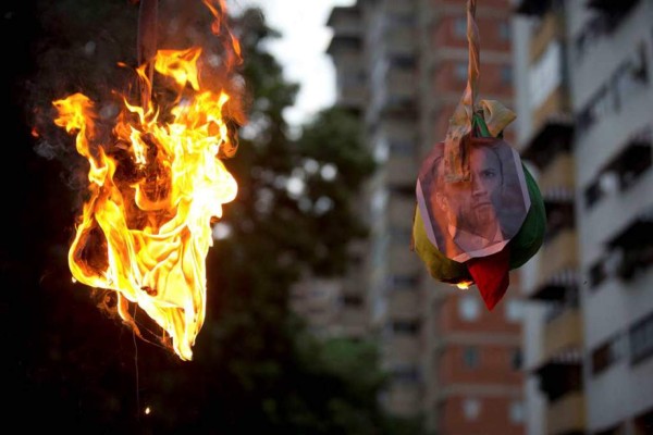 Asamblea Nacional de Venezuela pide a militares cesar represión