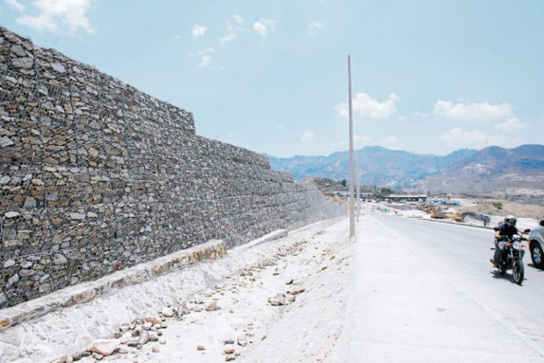 Construyen el primer paso a desnivel del anillo periférico