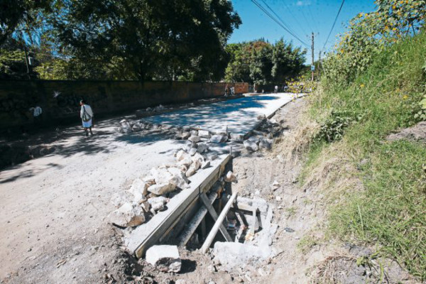 Pobladores exigen continuación de obra en colonia El Carrizal