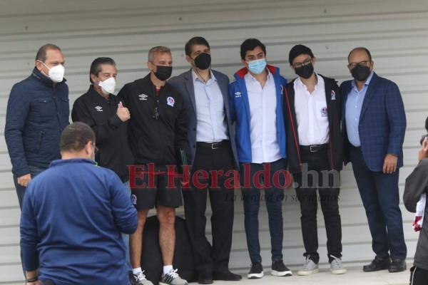 Pablo Lavallén, el nuevo DT del Olimpia, llega a la cueva del León (FOTOS)