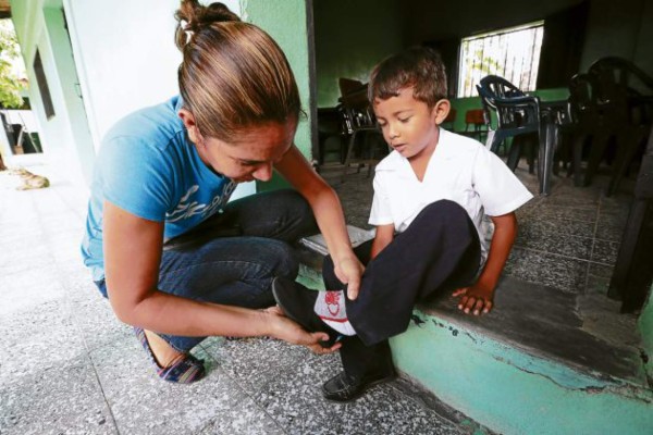 Cambiamos útiles por sonrisas en tres aldeas de El Paraíso