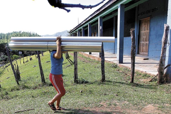 Construyen y mejoran casas en Montaña de la Flor