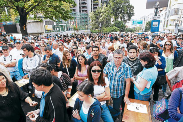 Venezolanos asistieron masivamente a elecciones