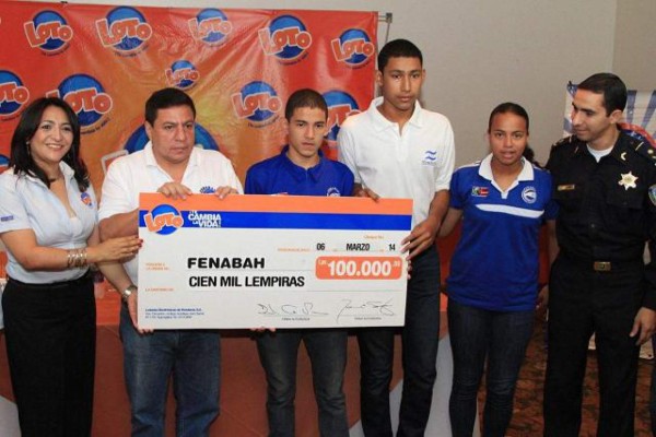 Loto entregó donativo a Federación de Baloncesto