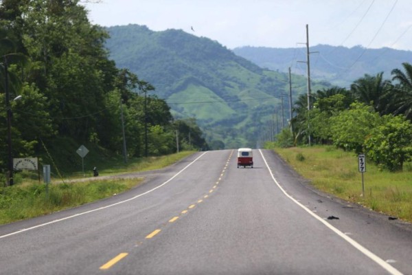 Inauguran carretera de 53.6 kilómetros del Corredor Agrícola que une Olancho y Colón
