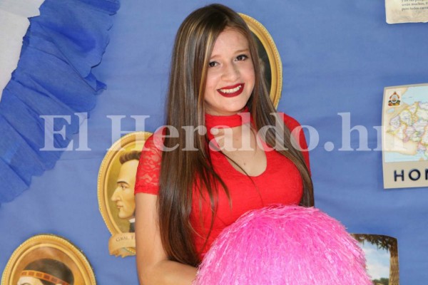 Bellas pomponeras del Instituto Mixto Hibueras llevarán ritmo y coquetería al estadio Nacional