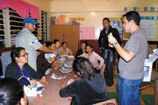 Partidos deberán devolver credenciales