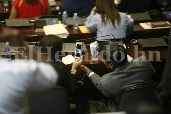 Entre llamadas, chismes y mensajes diputados aprueban reformas penales