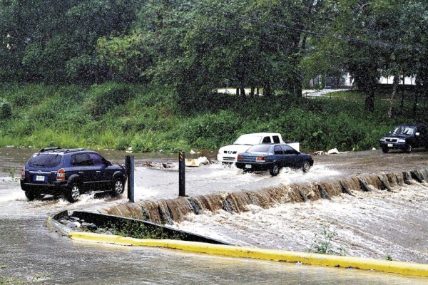 Caos por lluvias en litoral atlántico