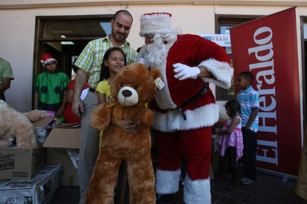 Santa cumple los sueños de los niños que creen en él