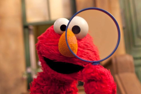 El lado oscuro del personaje que le dio vida a Elmo de Plaza Sésamo