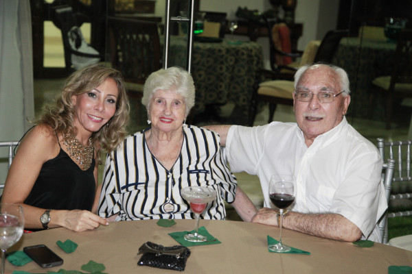 Mucha dicha a los novios