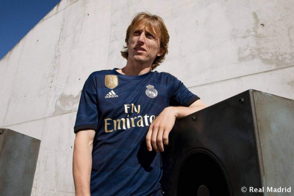 Real Madrid presenta su segunda camiseta para la temporada 2019-2020 y sorprende al incluir a Bale y a Keylor