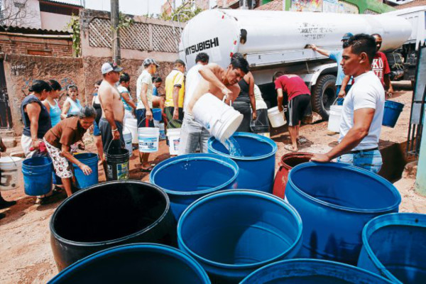 Cisternas incrementan 20 lempiras al barril de agua