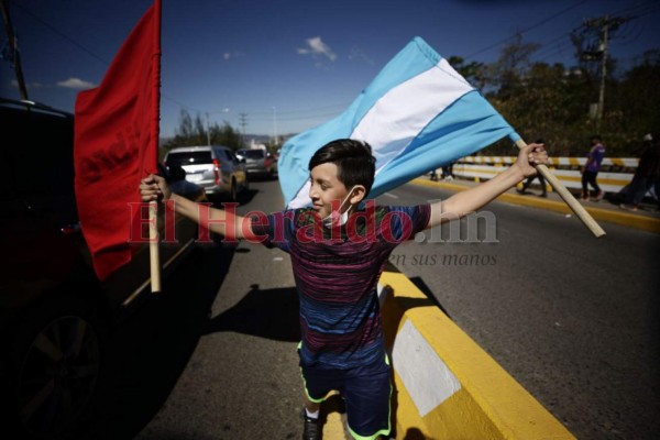 Las imágenes del recorrido de Xiomara Castro hacia el Estadio Nacional