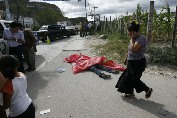 Arrollado por volqueta muere conductor de autobús