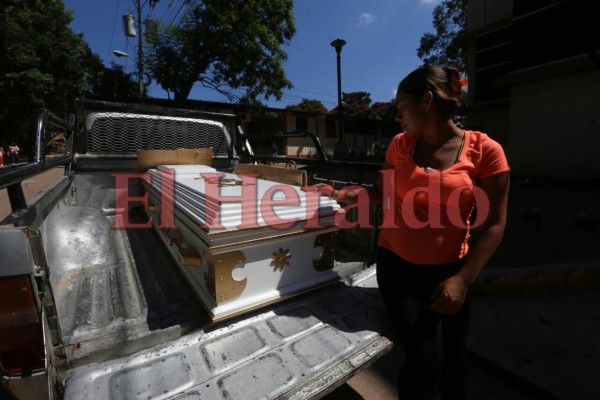 Lo matan, pero su hijo todavía no sabe nada; '¿para qué es la caja?', pregunta