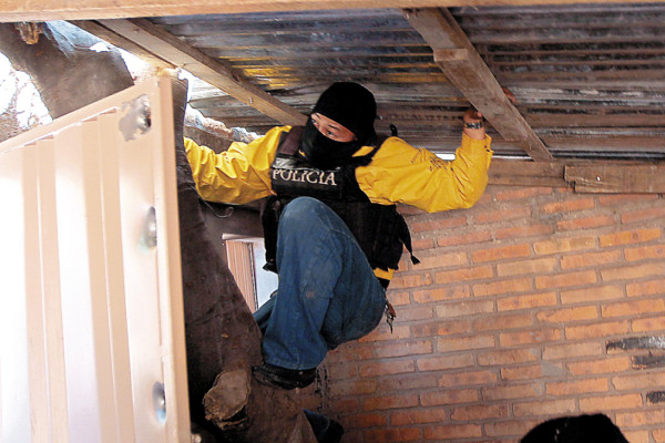 Realizan allanamientos en colonia San Miguel