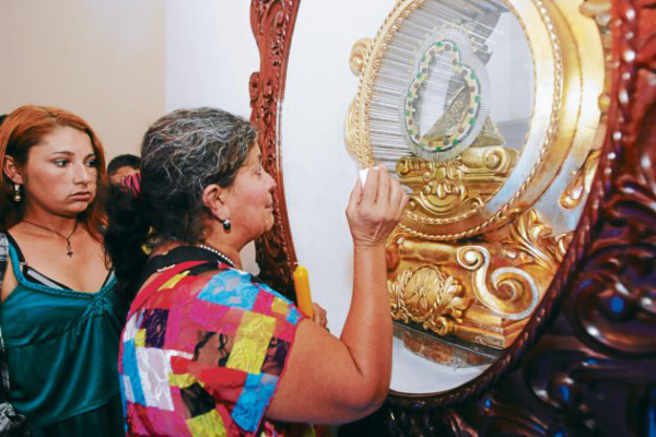 Diez segundos ante la dulce mirada de la Virgen Suyapa