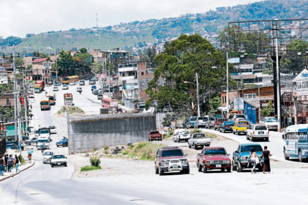 Obra continúa paralizada por falta de acuerdo legal