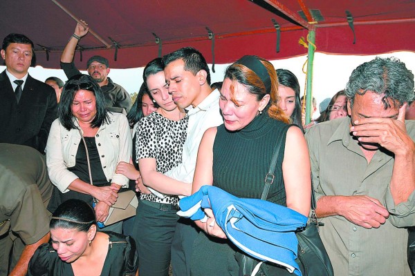 'Desde el firmamento ayudarás a seguir construyendo Honduras”