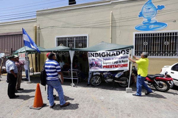 Fuera Luis Eveline del SANAA y asume Junta Interventora