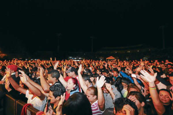 Tegucigalpa exaltó a Dios