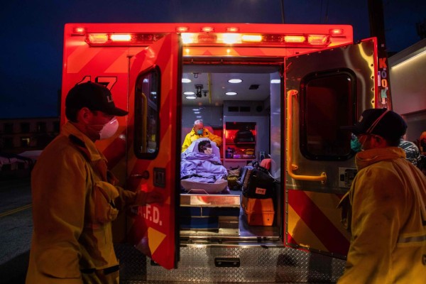 España busca el fin del confinamiento, pero repuntan muertes (FOTOS)