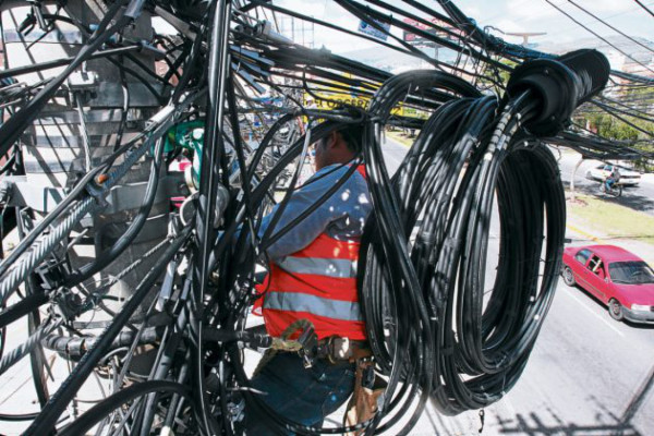 Desenredarán nudos ciegos de cables en cuatro bulevares de Tegucigalpa