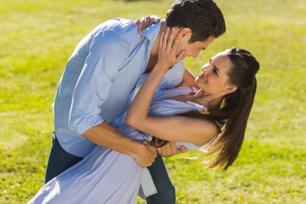 Te explicamos por qué bailar aumenta el atractivo sexual