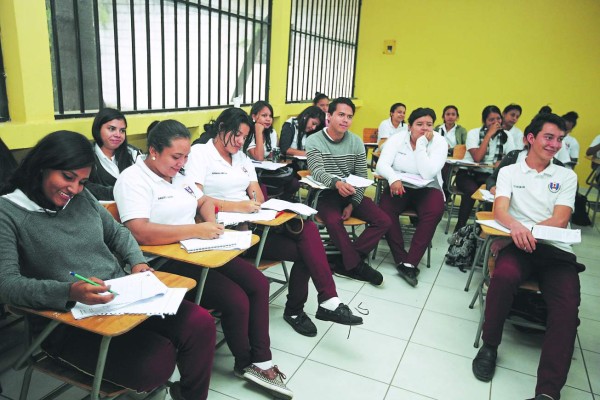 Honduras: Normalistas han destacado con publicaciones