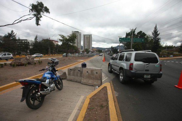Alcaldía exige liberar vía pública en ejes de Trans 450
