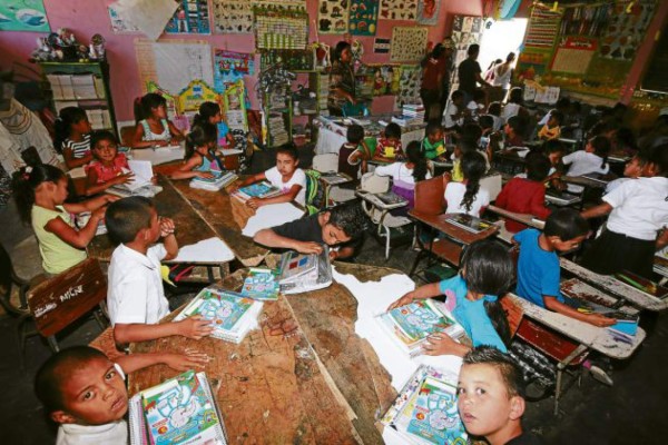 Equipamos a niños de Las Pilas para culminar año escolar