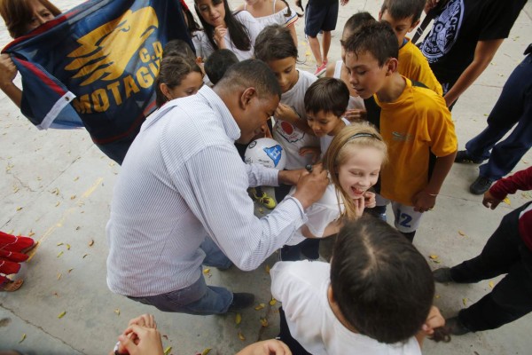 Motagua visita escuela El Japón