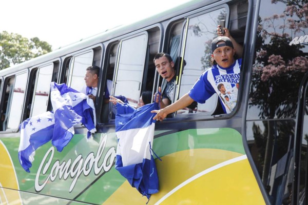 Espectacular ambiente de hondureños en El Salvador
