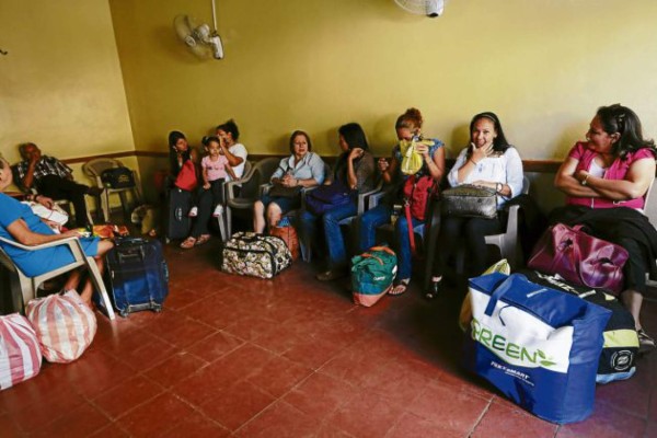 Comienza éxodo de ciudadanos en terminales de buses