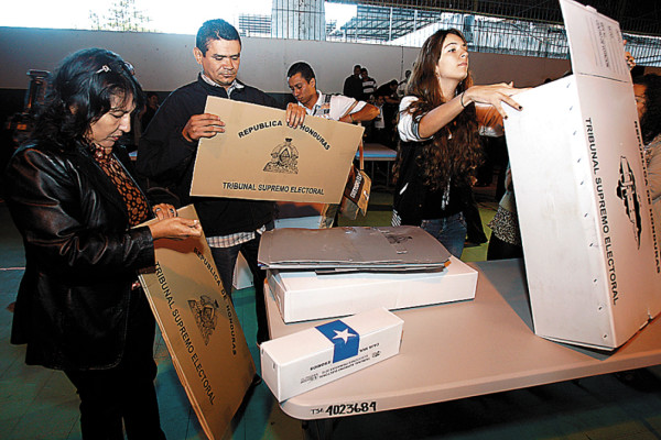 300 mil credenciales sin nombre dará TSE