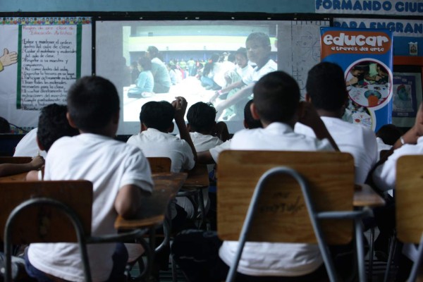 Continúa la gira de cortos en diferentes escuelas de Tegucigalpa