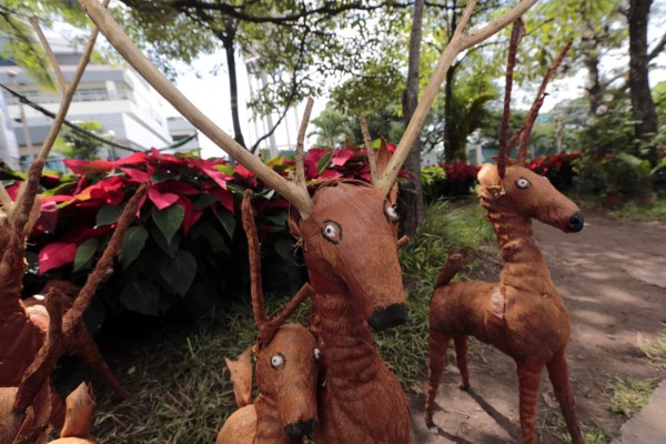 Navidad en Honduras con pesebres, decoraciones y villas
