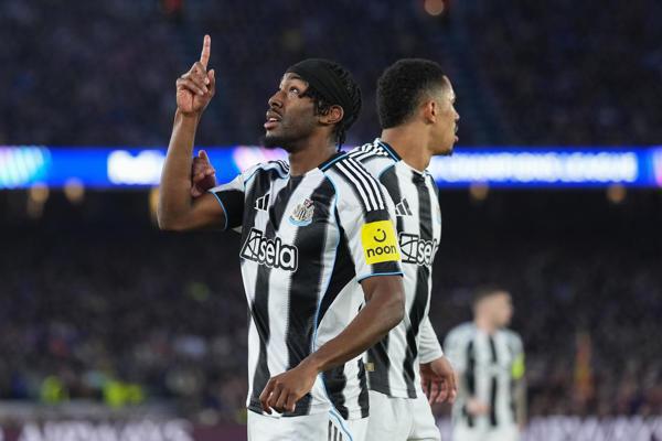 No se vio: A lo Messi, lamento de Yamal, bonito gesto de Raphinha y polémica por penal