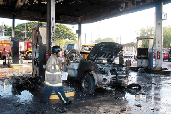 Pavoroso incendio en gasolinera causó terror