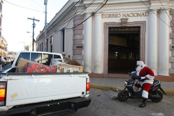 Santa cumple los sueños de los niños que creen en él