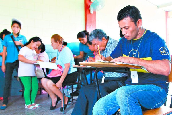 Honduras busca 400,000 analfabetos menos