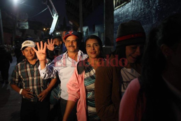 Ambiente de fiesta en el interior del Nacional previo a la toma de posesión de Juan Orlando Hernández