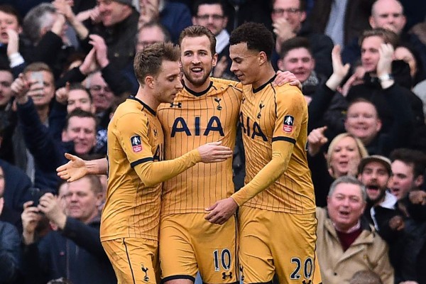 Tottenham y Mánchester United cumplen en Copa ante equipos de segunda