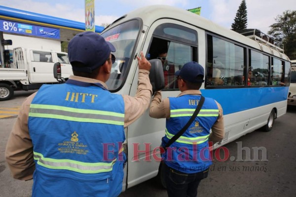 Entregan mini kits de verano en las diferentes salidas de la capital de Honduras