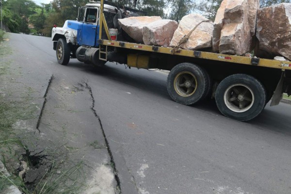 Lenta respuesta de las autoridades para reparar hundimientos