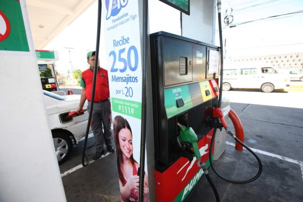 Gasolina superior bajará 1.21 lempiras a partir del lunes